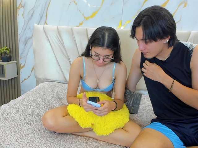sweetauracouple live cam preview