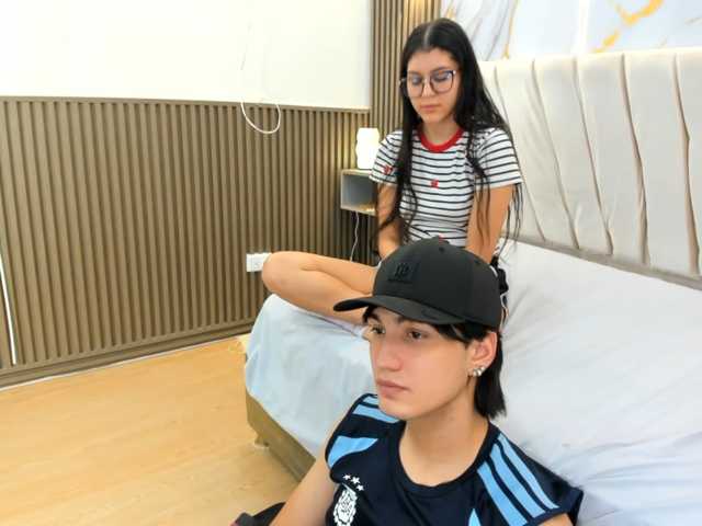 sweetauracouple live cam on BongaCams