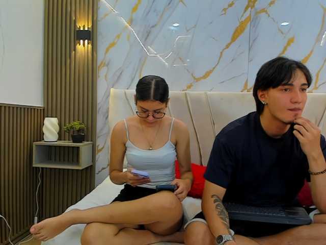 sweetauracouple live cam on BongaCams