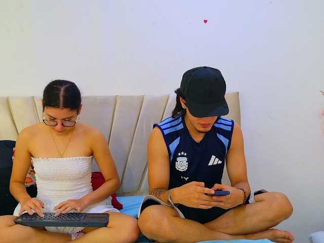 sweetauracouple live cam on BongaCams