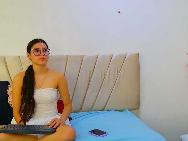 sweetauracouple live cam on BongaCams