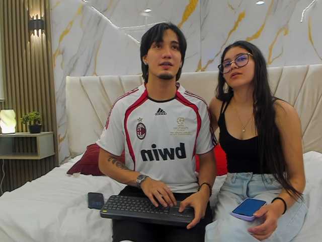 sweetauracouple live cam on BongaCams