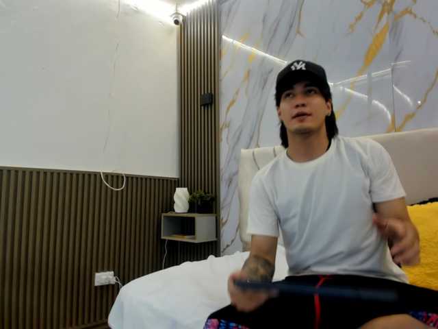 sweetauracouple live cam on BongaCams