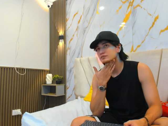 sweetauracouple live cam on BongaCams