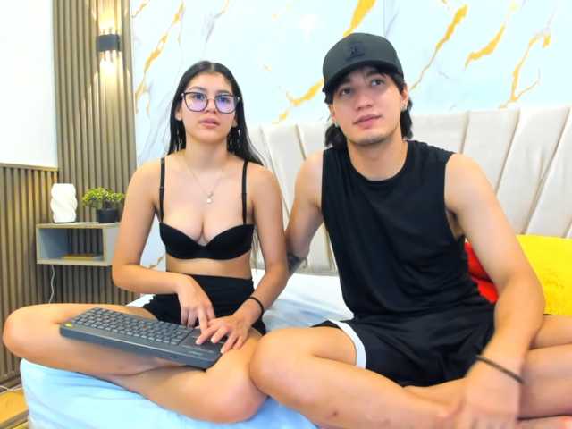 sweetauracouple live cam on BongaCams