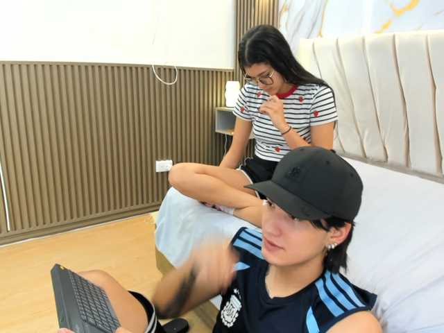 sweetauracouple live cam on BongaCams