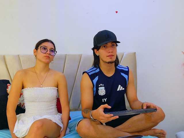 sweetauracouple live cam on BongaCams