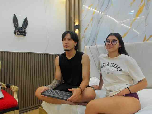 sweetauracouple webcam