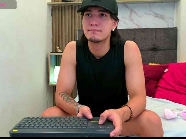 Sweetauracouple's cam show statistics and live stream