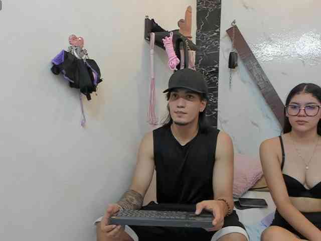 sweetauracouple webcam