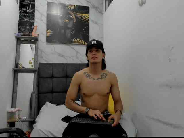 sweetauracouple webcam