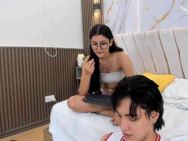 sweetauracouple webcam