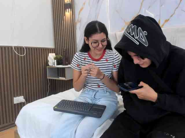 sweetauracouple webcam