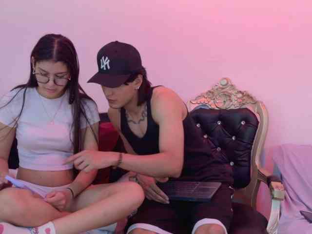 sweetauracouple webcam