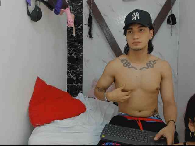sweetauracouple webcam