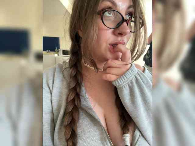 LilllitRR webcam