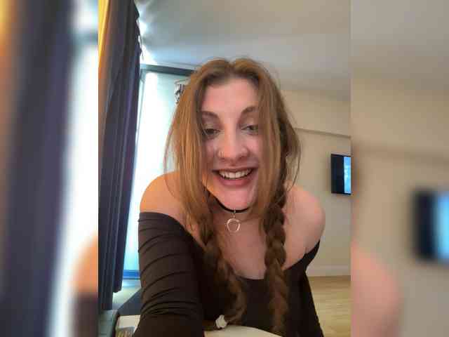 LilllitRR webcam