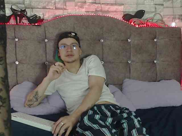 engel-and-dimy-s... Live Webcam on BongaCams