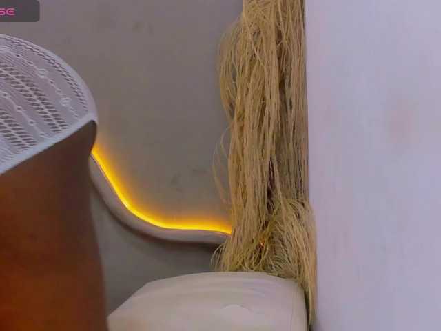 amiina-18 live cam on BongaCams