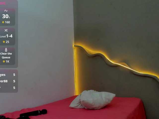 amiina-18 live cam on BongaCams