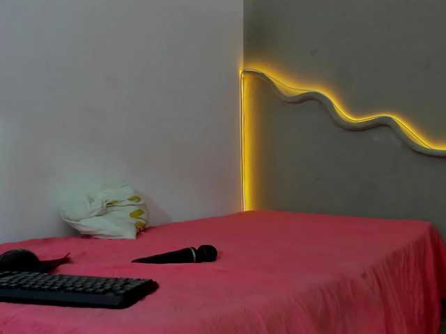 amiina-18 live cam on BongaCams