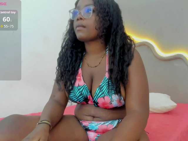 amiina-18 live cam on BongaCams