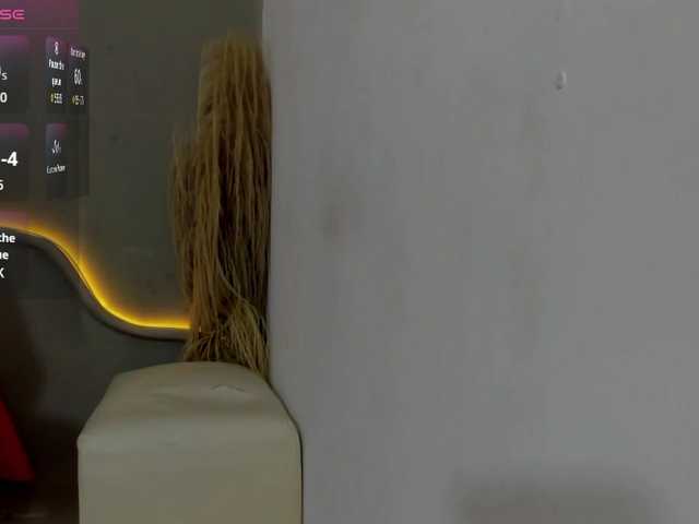 amiina-18 live cam on BongaCams