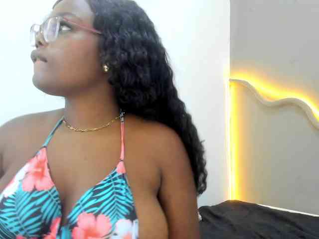 amiina-18 webcam