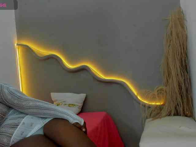 amiina-18 webcam