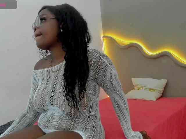 amiina-18 webcam