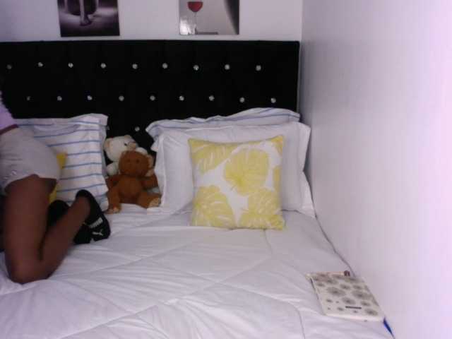 Larrine live cam on BongaCams