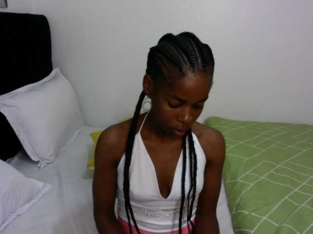 Larrine live cam on BongaCams