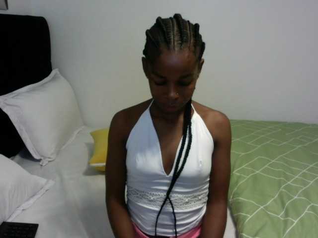 Larrine live cam on BongaCams
