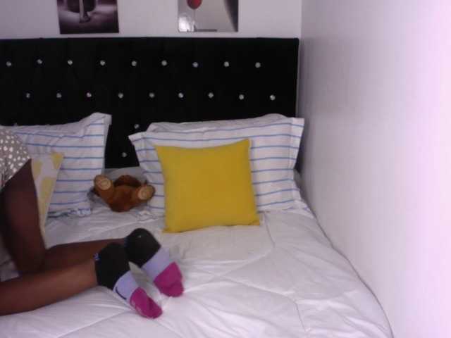 Larrine live cam on BongaCams