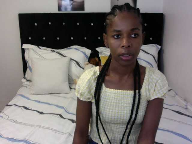 Larrine live cam on BongaCams