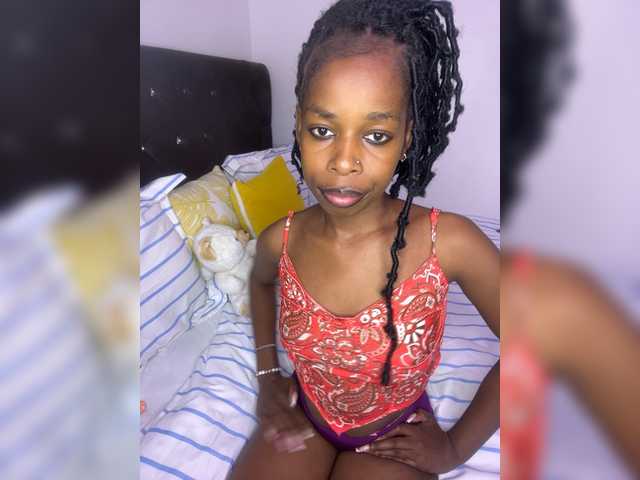Larrine live cam on BongaCams