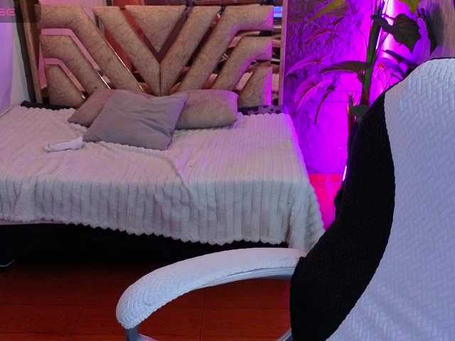 Pixxiie live webcam show