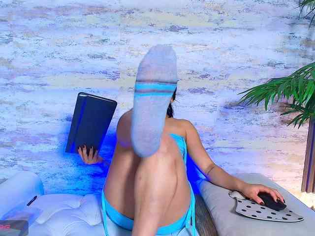 Pixxiie - Girl 