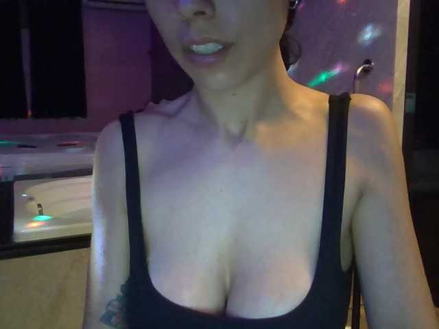 Bellaebello11br live cam on UnifiedCams