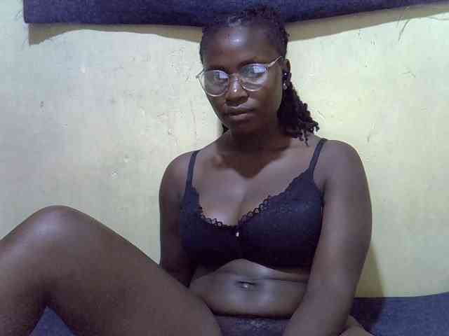 LovelyLiz254 webcam