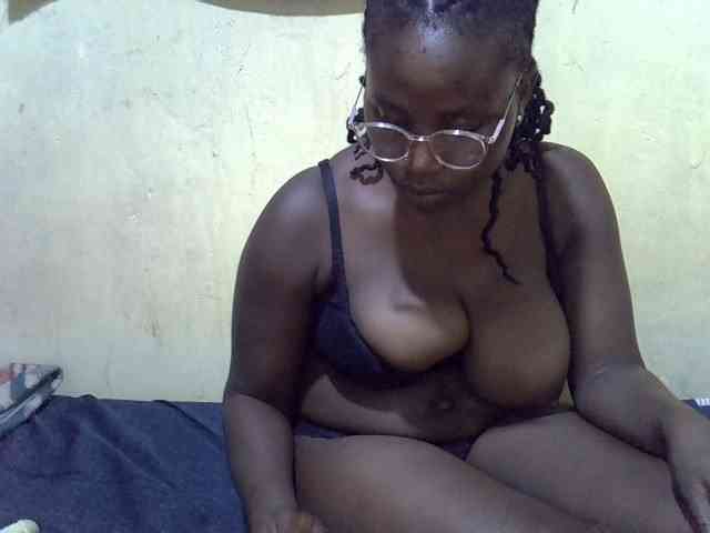 LovelyLiz254 webcam