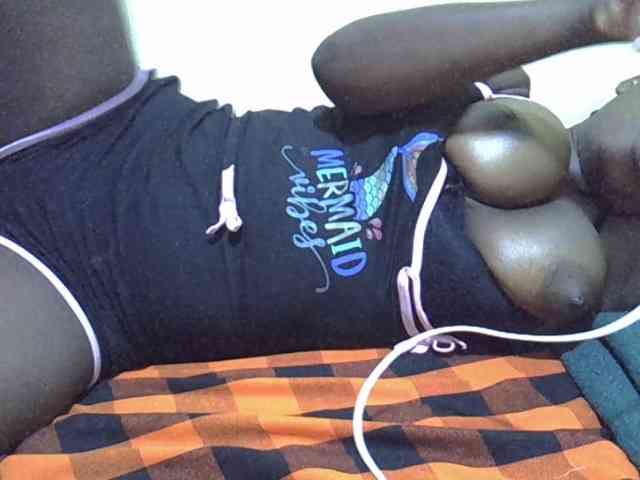 LovelyLiz254 webcam
