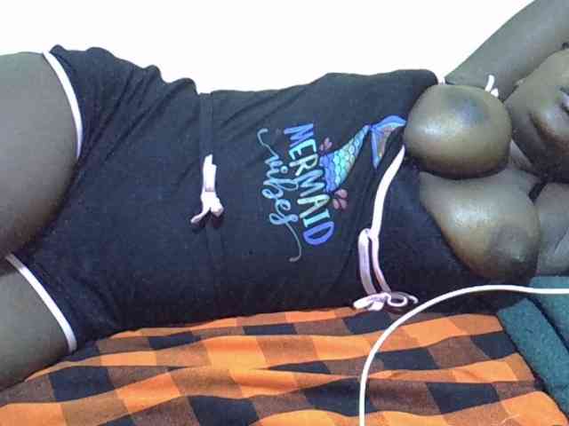 LovelyLiz254 webcam