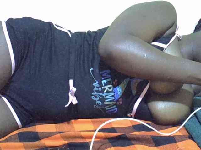 LovelyLiz254 webcam