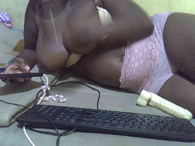 LovelyLiz254 webcam