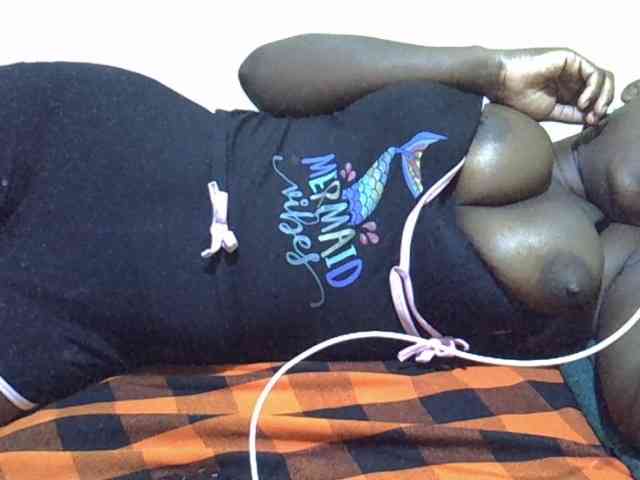 LovelyLiz254 webcam