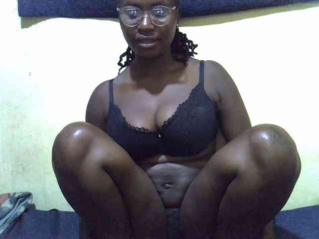 LovelyLiz254 webcam