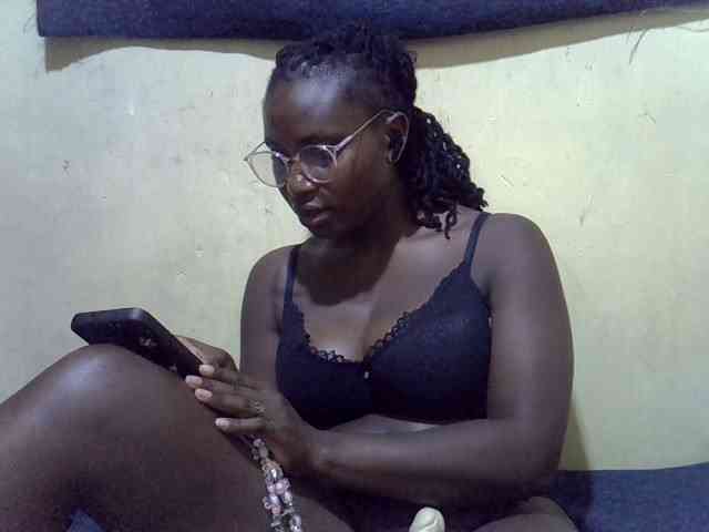 LovelyLiz254 webcam