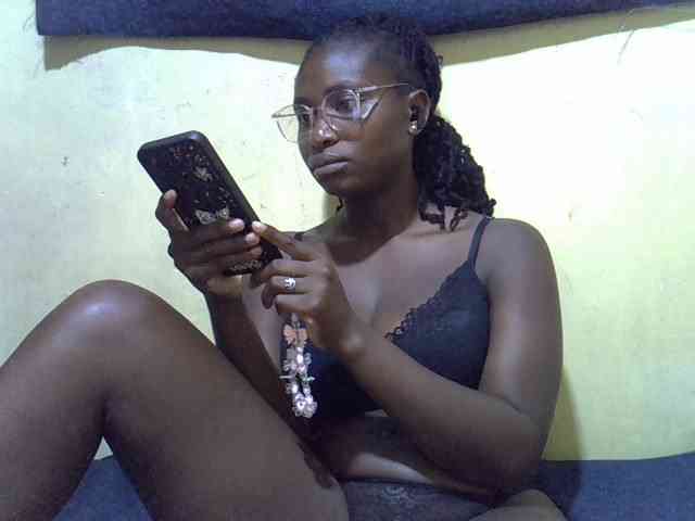 LovelyLiz254 webcam