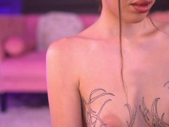AlaraMyst live cam